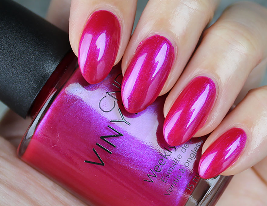 Лак CND Vinylux Weekly Polish - Ecstasy №241 (рожева фуксія з мікроблиском), 15 мл
