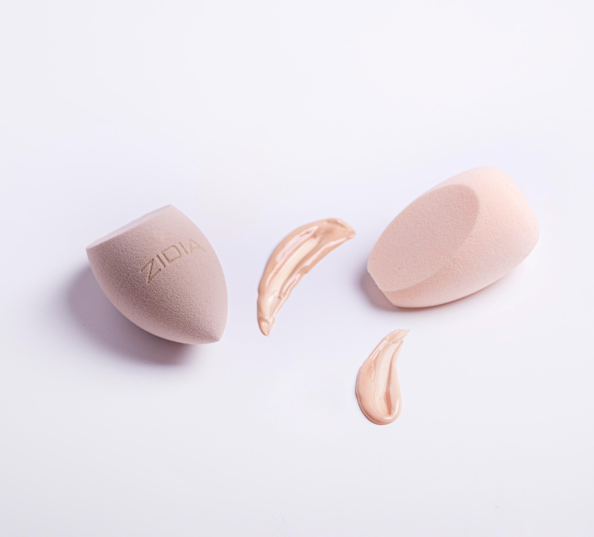 Спонж ZIDIA MakeUp Blender "Frieda", срезанная капля, серый в коробочке (без латекса)