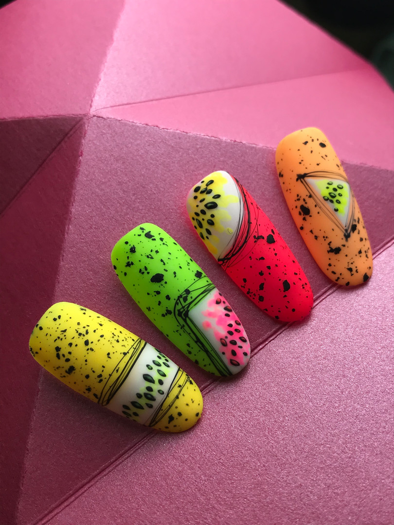 Гель-лаки Komilfo Kaleidoscopic Collection K006 (моркв'яно-червоний, неоновий), 8 мл