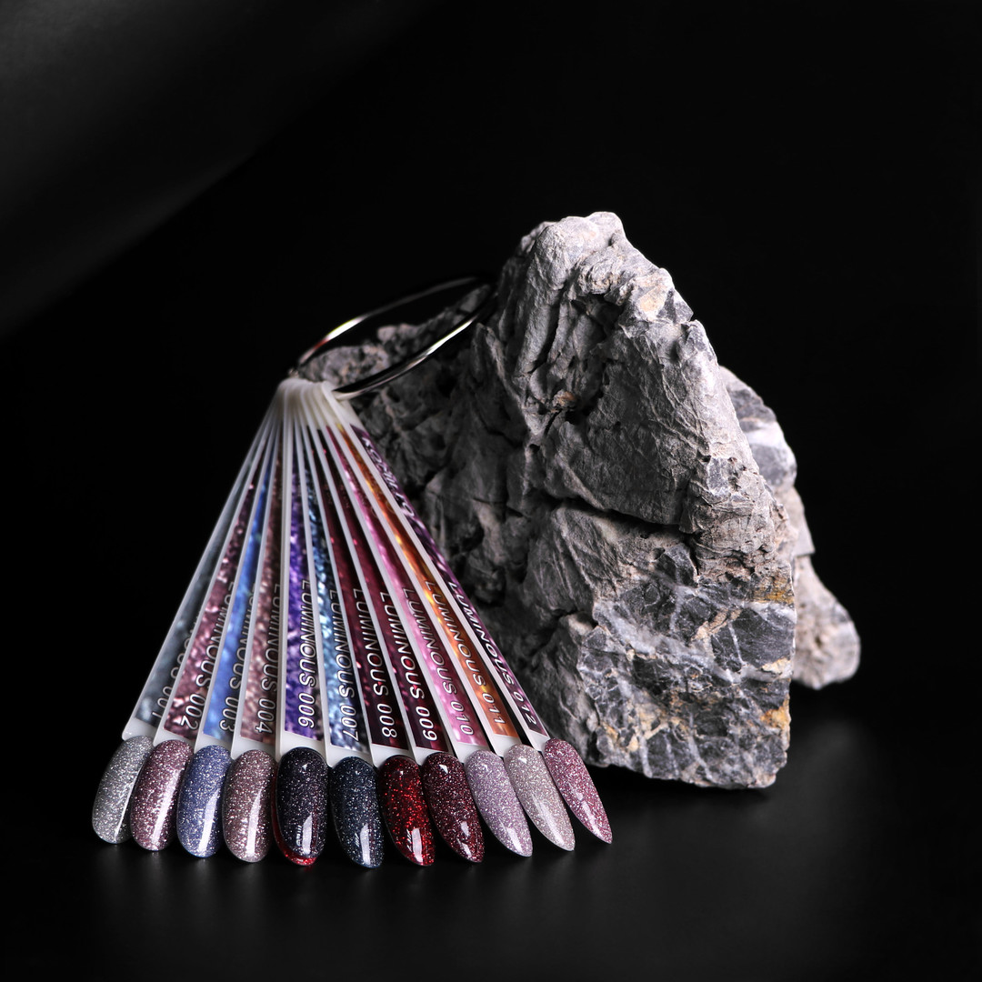 Komilfo Luminous Collection L010 (бузковий, світловідбиваючий), 8 мл