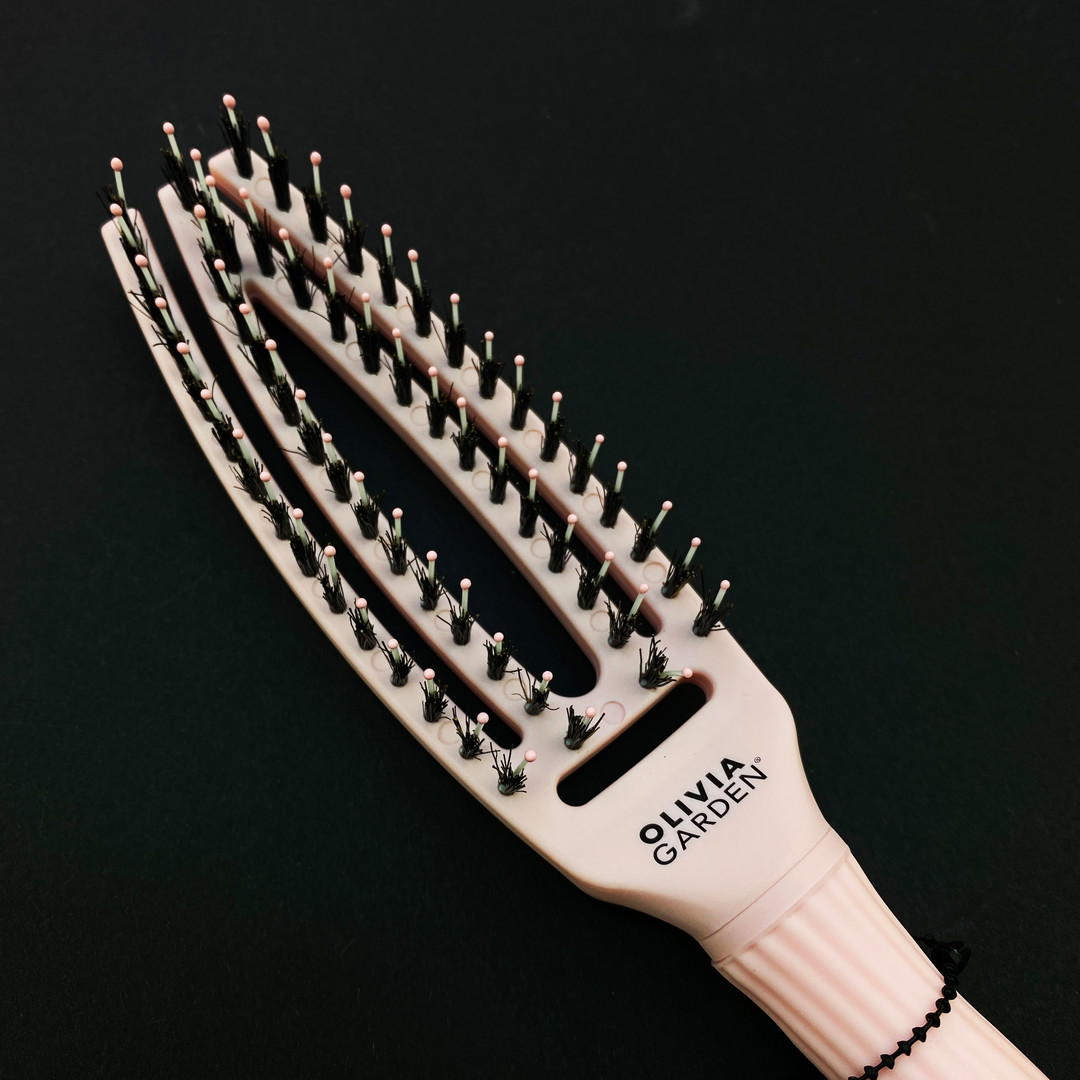 Olivia Garden Щетка маcсажная с натуральной щетиной Finger Brush Combo Pastel Pink