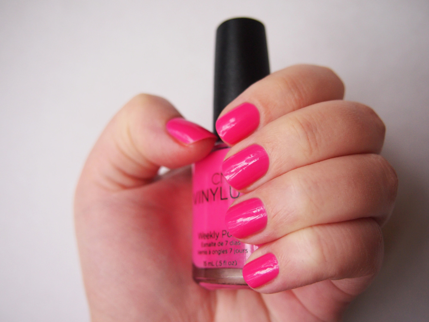 Лак CND Vinylux Weekly Polish - 121 Hot Pop Pink (рожева фуксія, емаль), 15мл