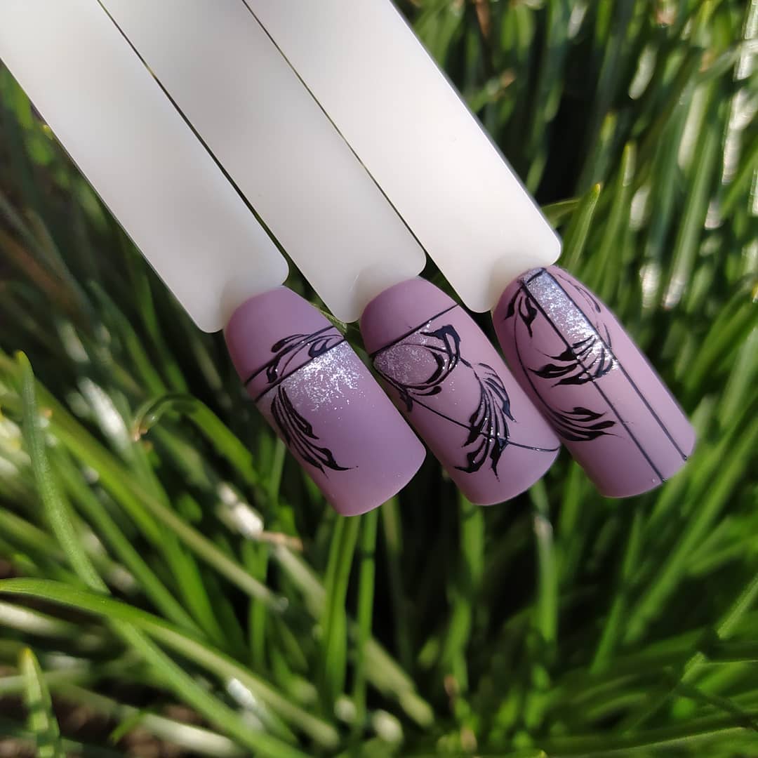 Kira Nails gel-varnish No. 115 (lilac-beige, enamel), 6 ml