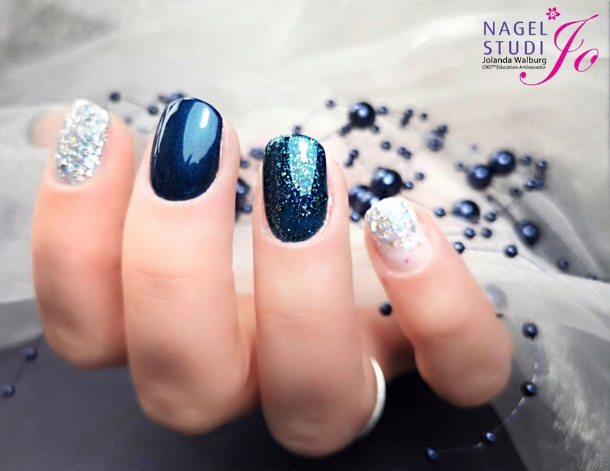 СND Shellac gel varnish, Shimmering Shores (azure with glitter), 7.3 ml