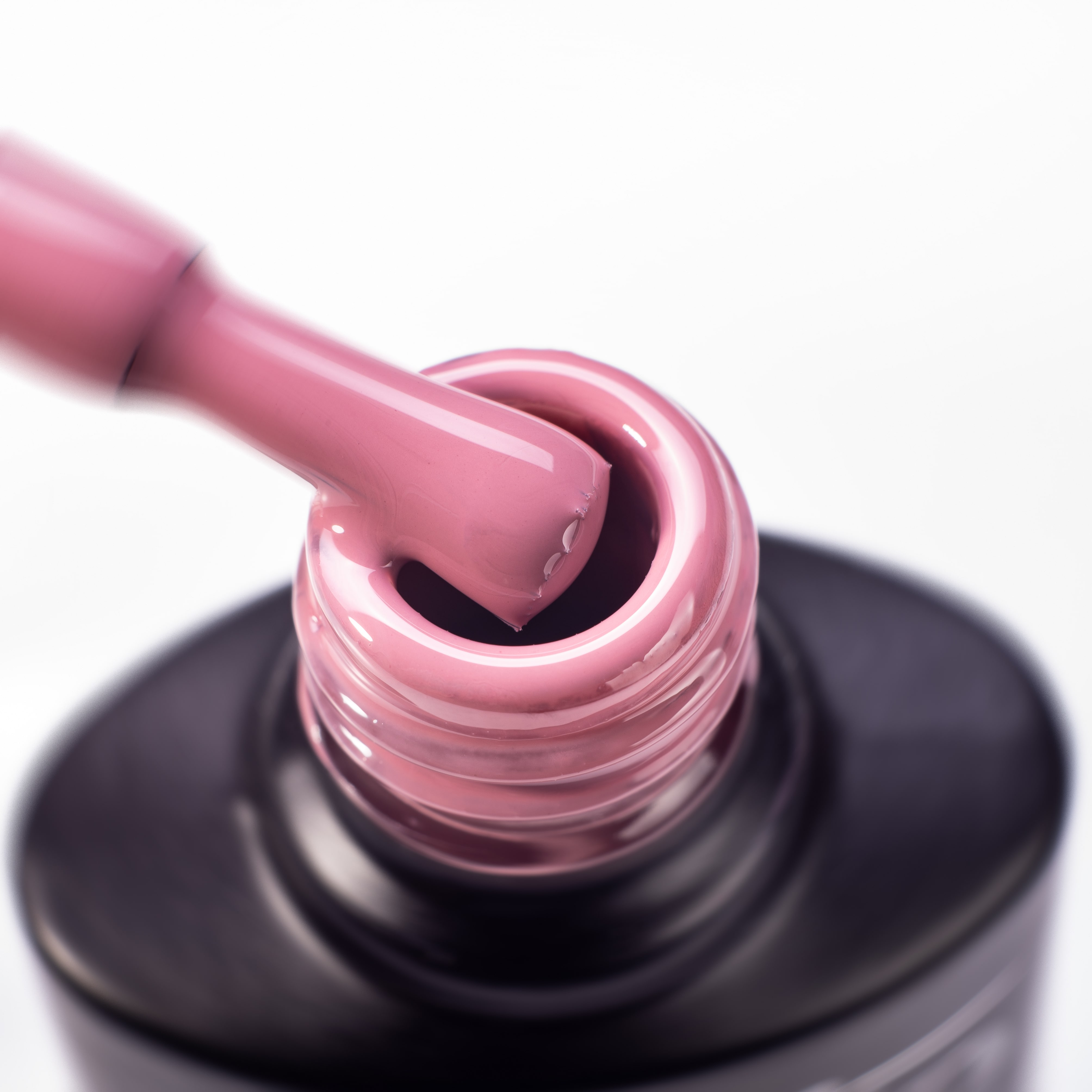 Gel varnish Komilfo Deluxe Series No. D058 (pink cocoa, enamel), 8 ml