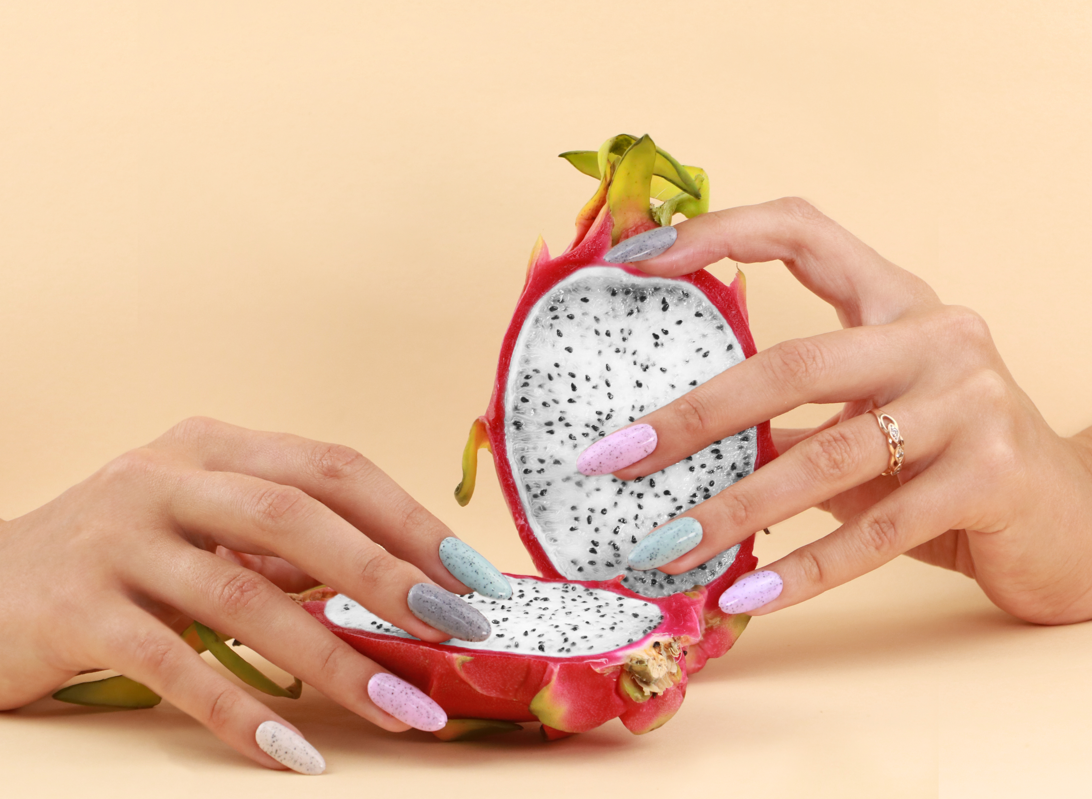 Гель-лак Komilfo Dragon Fruit DF005 (бузковий з вкрапленнями), 8 мл Гель-лак Komilfo Dragon Fruit DF005 (бузковий з вкрапленнями), 8 мл