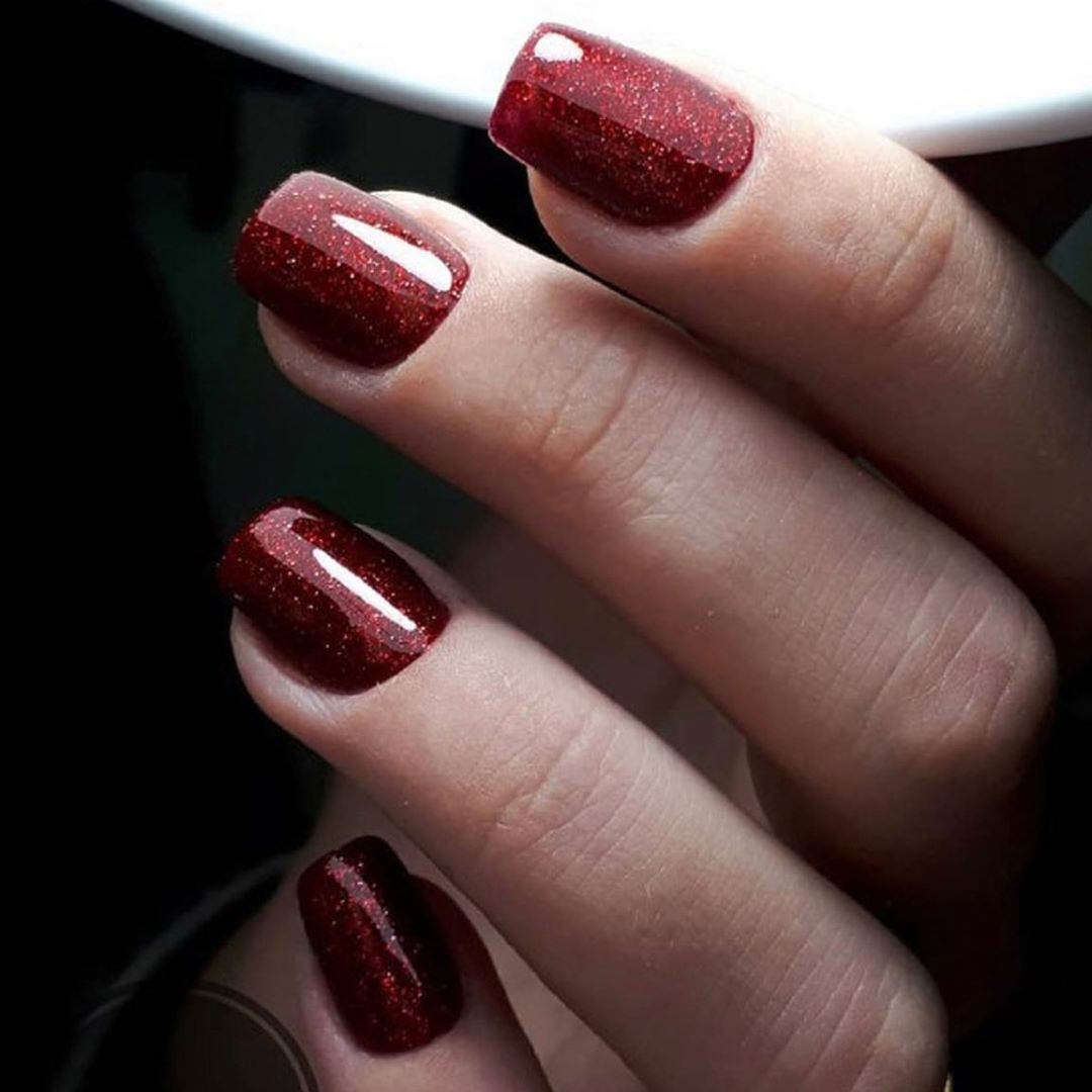 Gel Polish Komilfo DeLuxe Series G014 (red with rich fine glitters), 8 ml. Gel Polish Komilfo DeLuxe Series G014 (red with rich fine glitters), 8 ml.