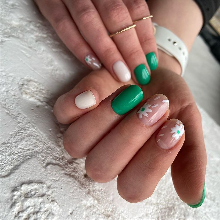 FOX DOUBLEMINT gel varnish No. 002 (bright mint, enamel), 5 ml
