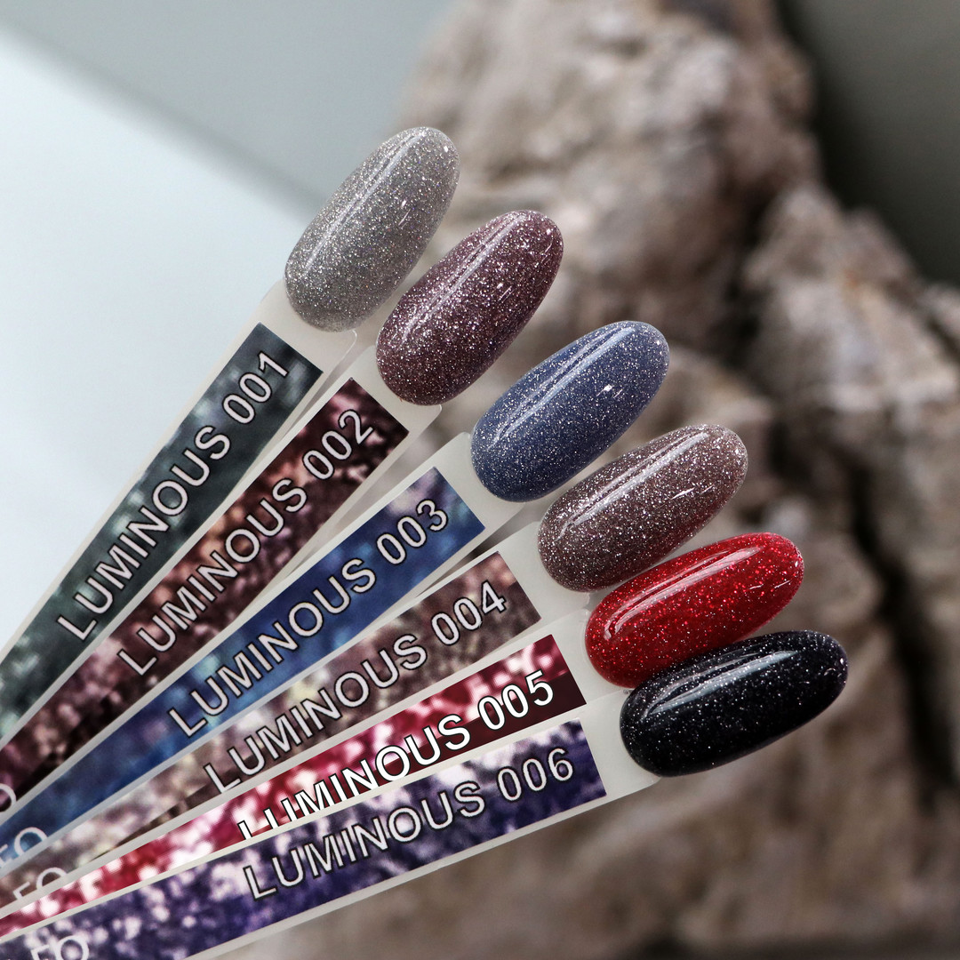 Komilfo Luminous Collection L006 (темний баклажаново-чорний, світловідбиваючий), 8 мл Komilfo Luminous Collection L006 (темний баклажаново-чорний, світловідбиваючий), 8 мл