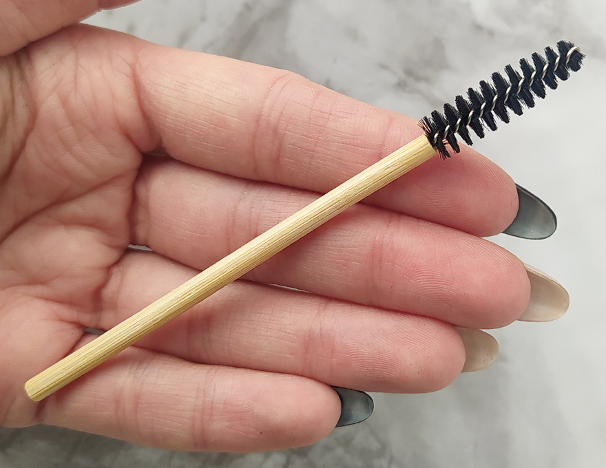 Hair brush, nylon, black on a wooden base (1 piece)