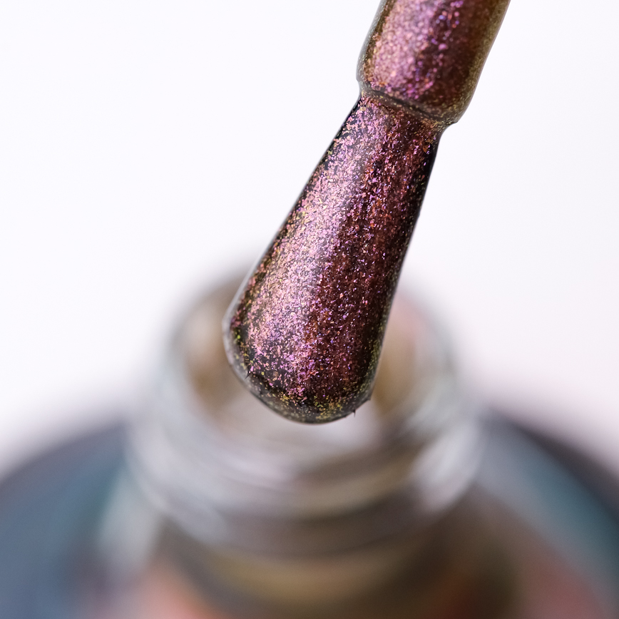 Лак CND Vinylux Weekly Polish - Hypnotic Dreams (252) (фиолетово-золотистый, микроблеск), 15 мл