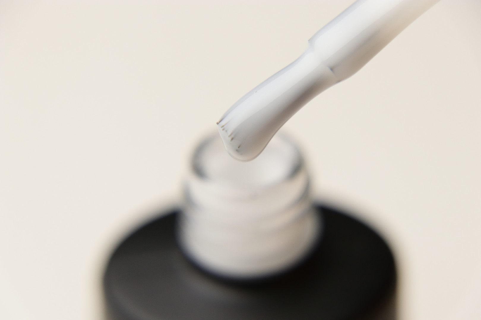 Couture Color Fiber Base Clear Milk - Nylon Fiber Gel Polish Base, Milky, 9 ml