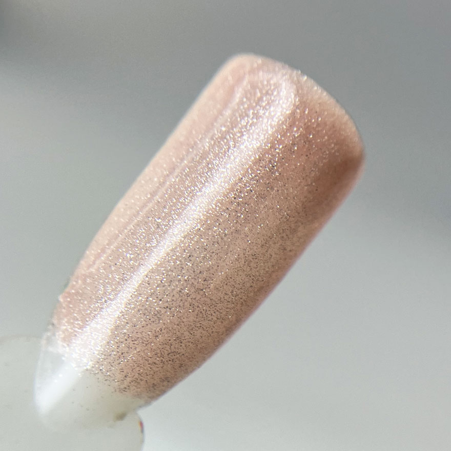 Saga professional gel polish Glow Cat 05 (peach beige, cat's eye), 9 ml