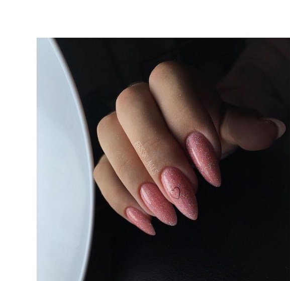 Molekula gel varnish No. 138 (pink with holographic glitter), 11 ml Molekula gel varnish No. 138 (pink with holographic glitter), 11 ml