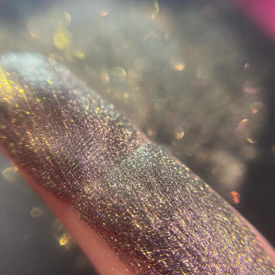 Shine cosmetics Smoky Duochrome Born to Shine Mica No. 121