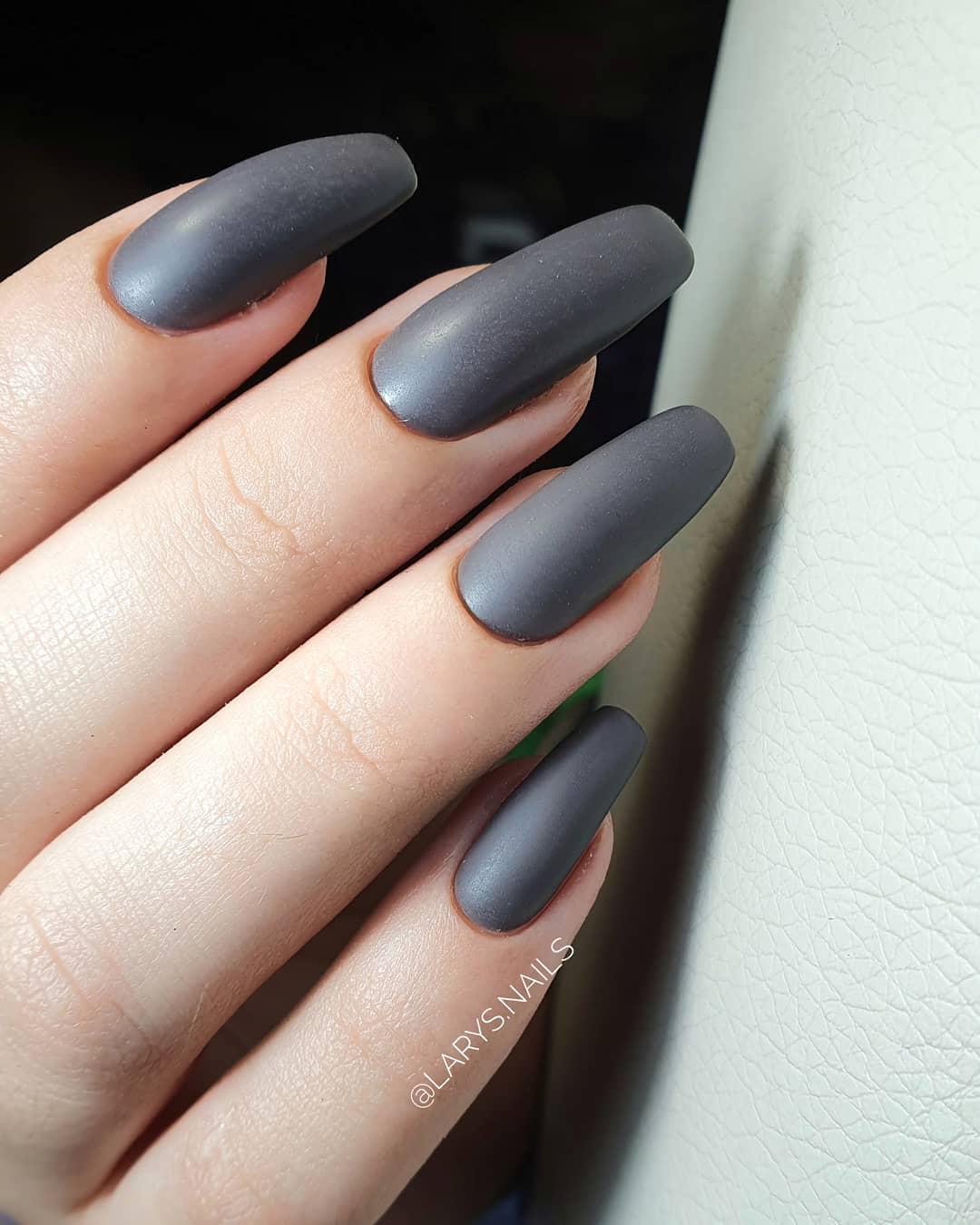 Kira Nails gel varnish No. 067 (dark purple, enamel), 6 ml
