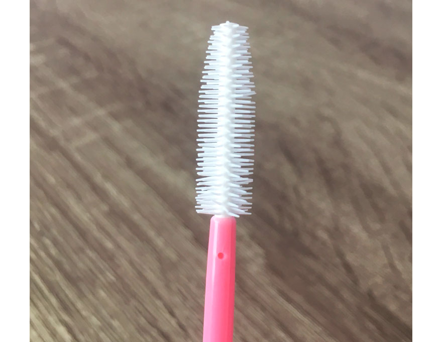 Silicone brush for hair, white on erysipelas base (50 pcs/pack)