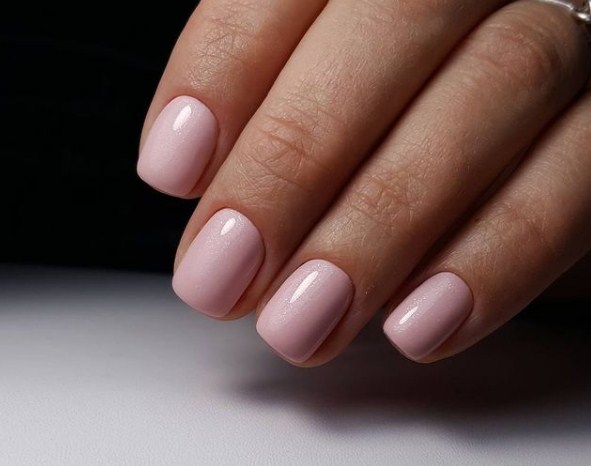 NUB 024 Ballerina gel varnish (pale pink shimmery), 8 ml
