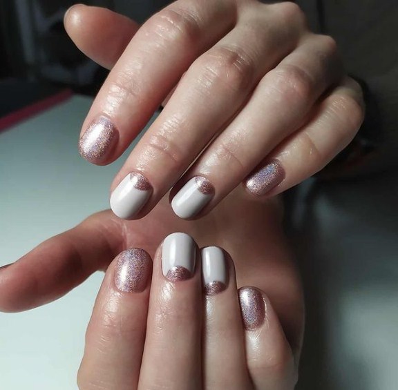 Molekula HOLOGRAPHIC gel varnish No. 551 (beige-pink with holographic microgloss), 6 ml