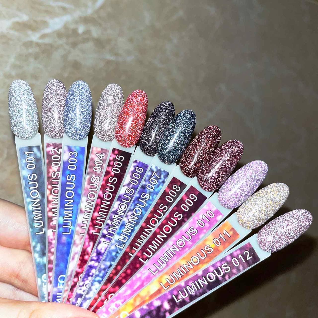 Komilfo Luminous Collection L008 (бордовий, світловідбиваючий), 8 мл