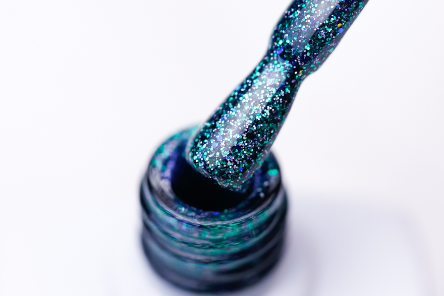 Gel polish Molekula No. 110 (sparkling green, with sparkles), 6 ml