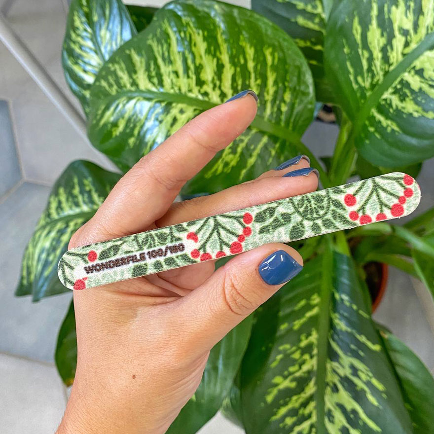 Wonderfile disposable manicure set (nail file with print 100/180, buff 180/240, orange stick) Wonderfile disposable manicure set (nail file with print 100/180, buff 180/240, orange stick)