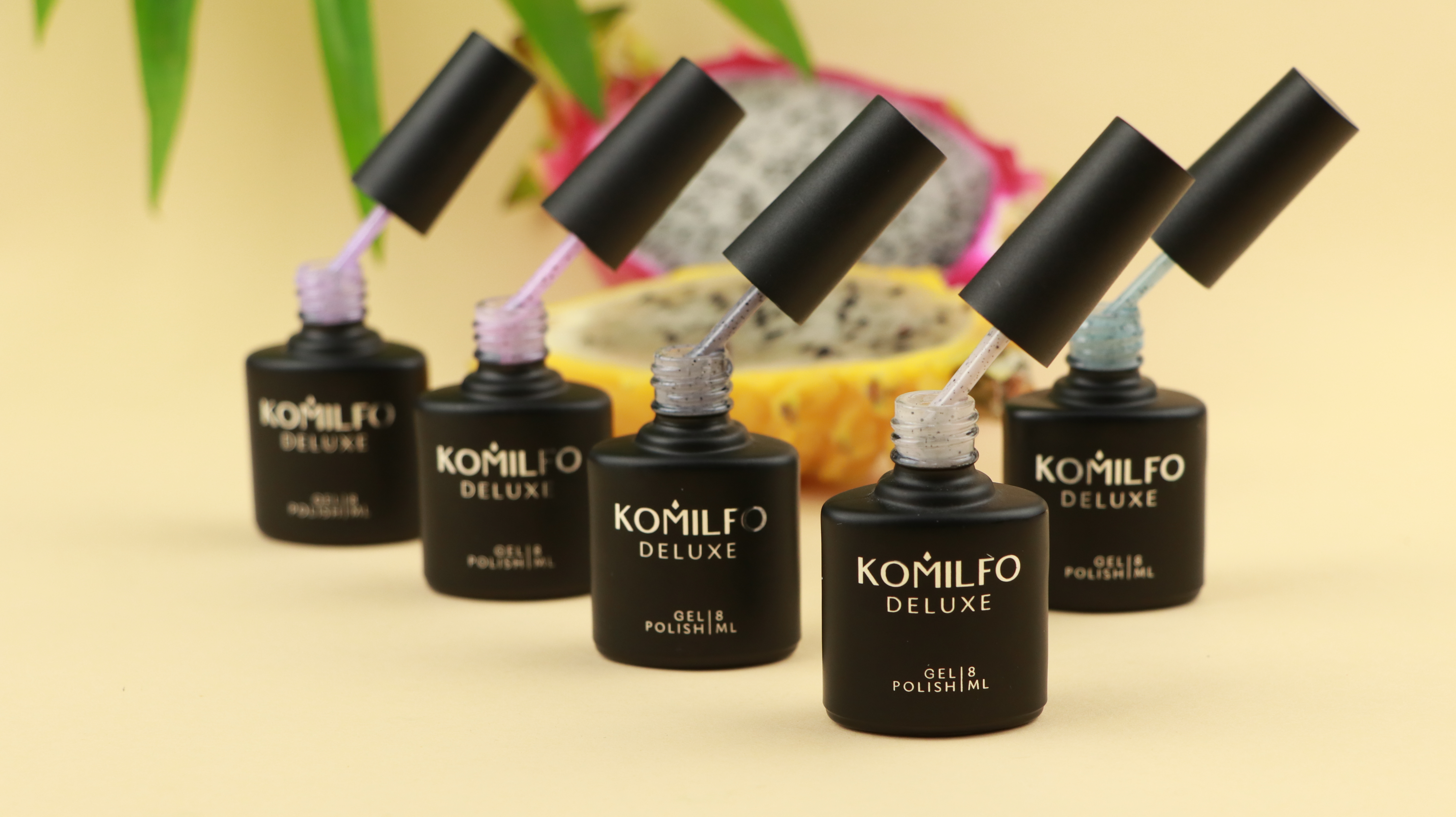Gel Polish Komilfo Dragon Fruit DF002 (gray with splashes), 8 ml