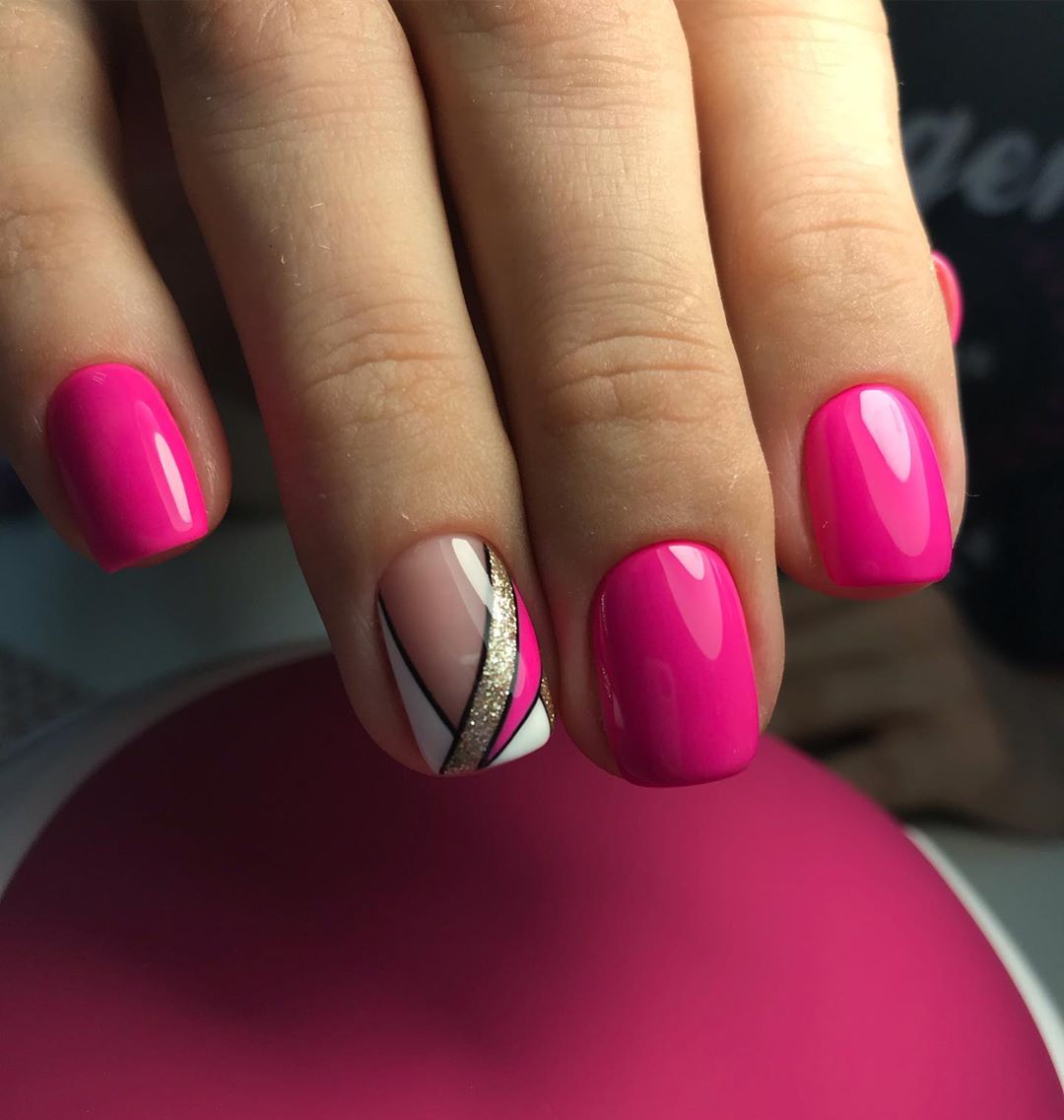 Gel Polish Komilfo Deluxe Series D174 (bright, intense pink, neon), 8 ml.