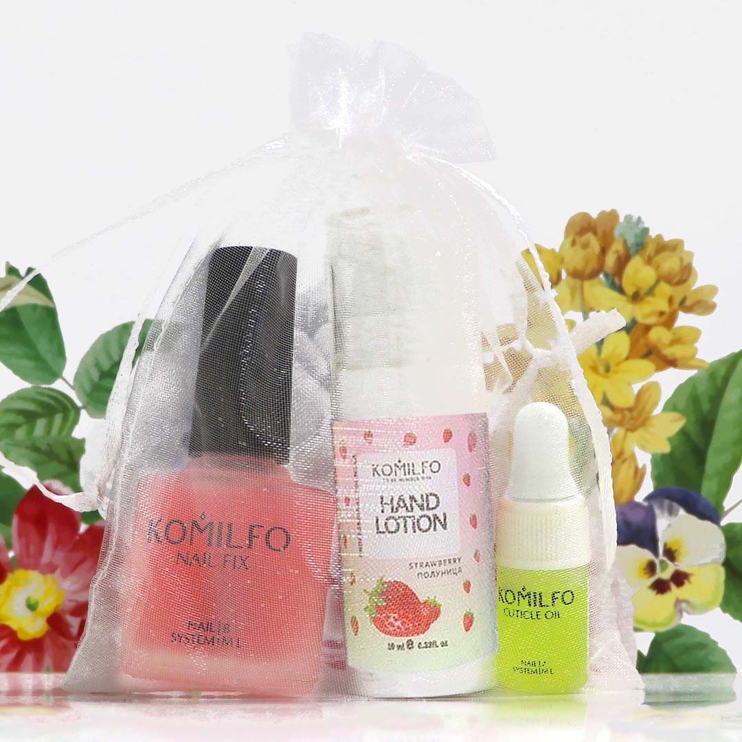 Komilfo Gift Hand Lotion Strawberry 10ml, Nail Fix Retinyl 8ml & Cuticle Oil 2ml Komilfo Gift Hand Lotion Strawberry 10ml, Nail Fix Retinyl 8ml & Cuticle Oil 2ml