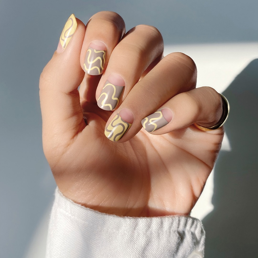 Varnish CND Vinylux - Smile Maker (374) (pale yellow, enamel), 15 ml
