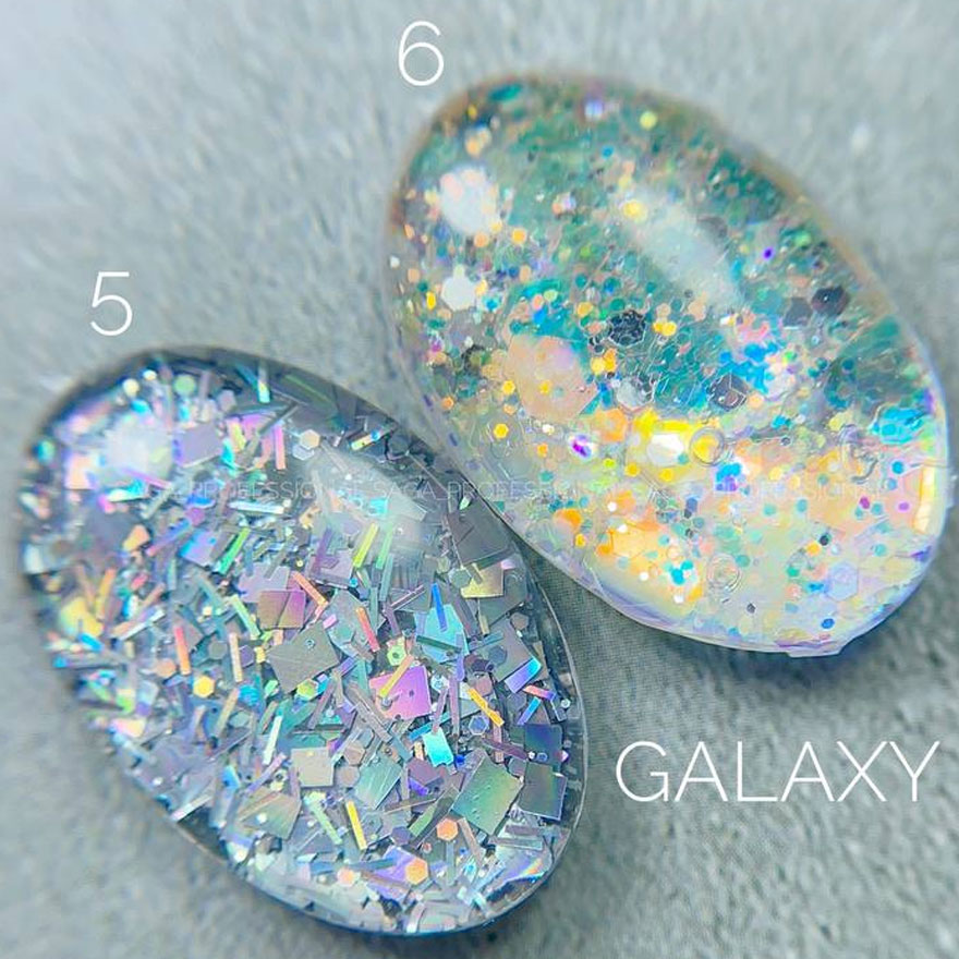 SAGA professional Galaxy glitter 06 (transparent with holographic gold glitter), 8 ml SAGA professional Galaxy glitter 06 (transparent with holographic gold glitter), 8 ml