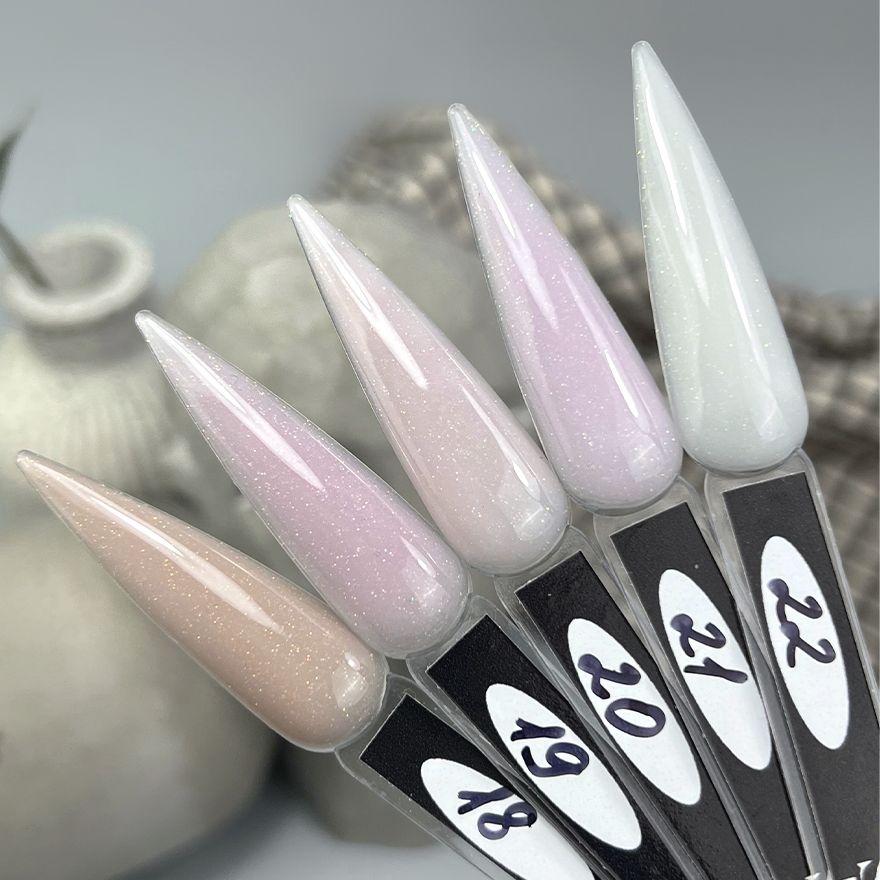 SAGA professional LIQUID GEL 18 (бежевый с микроблеском), 15 мл SAGA professional LIQUID GEL 18 (бежевый с микроблеском), 15 мл