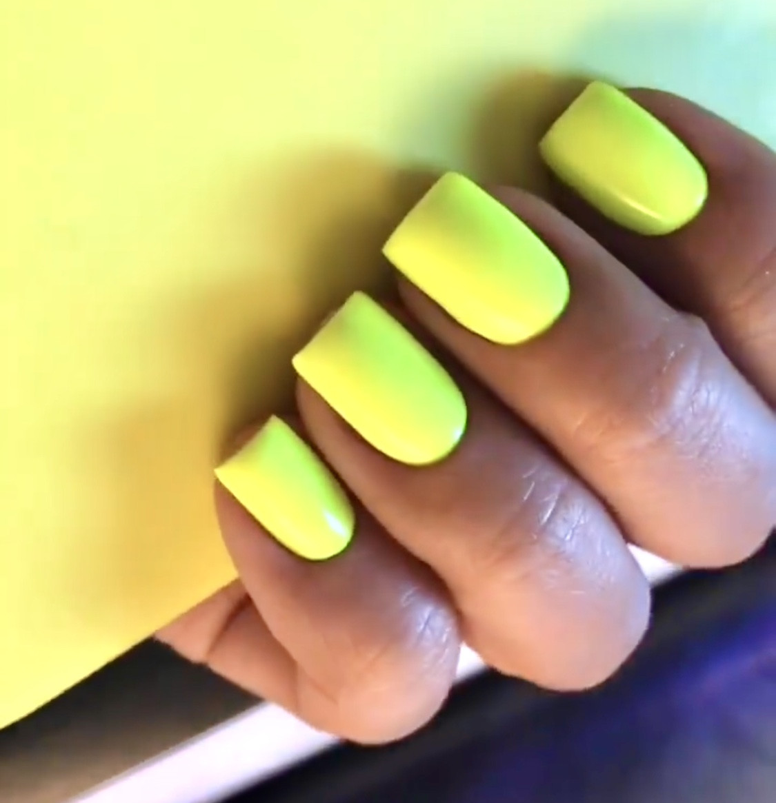 Гель-лак Reforma, Melon (дыня, неоновый), 10 мл Гель-лак Reforma, Melon (дыня, неоновый), 10 мл