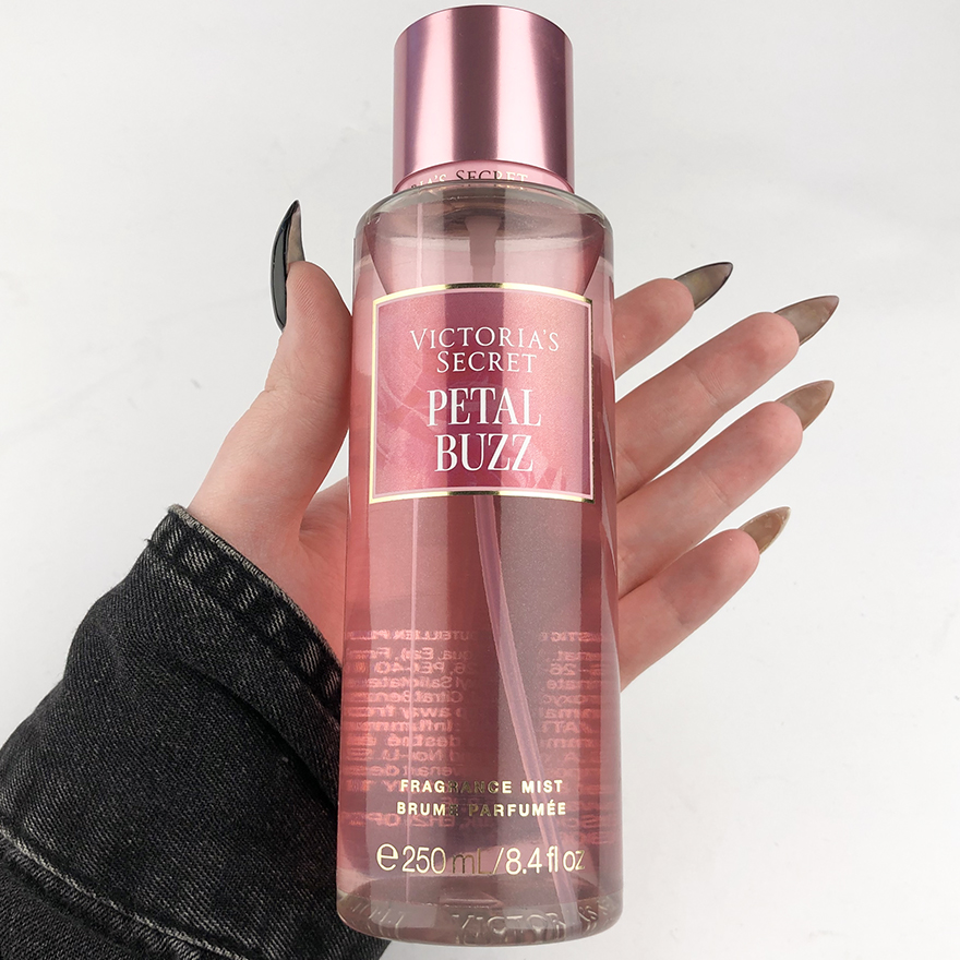 Victoria’s Secret Спрей для тіла Petal Buzz, 250 мл Victoria’s Secret Спрей для тіла Petal Buzz, 250 мл