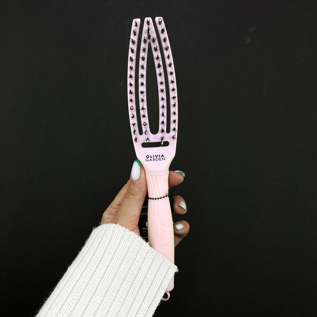Olivia Garden Щетка маcсажная с натуральной щетиной Finger Brush Combo Pastel Pink