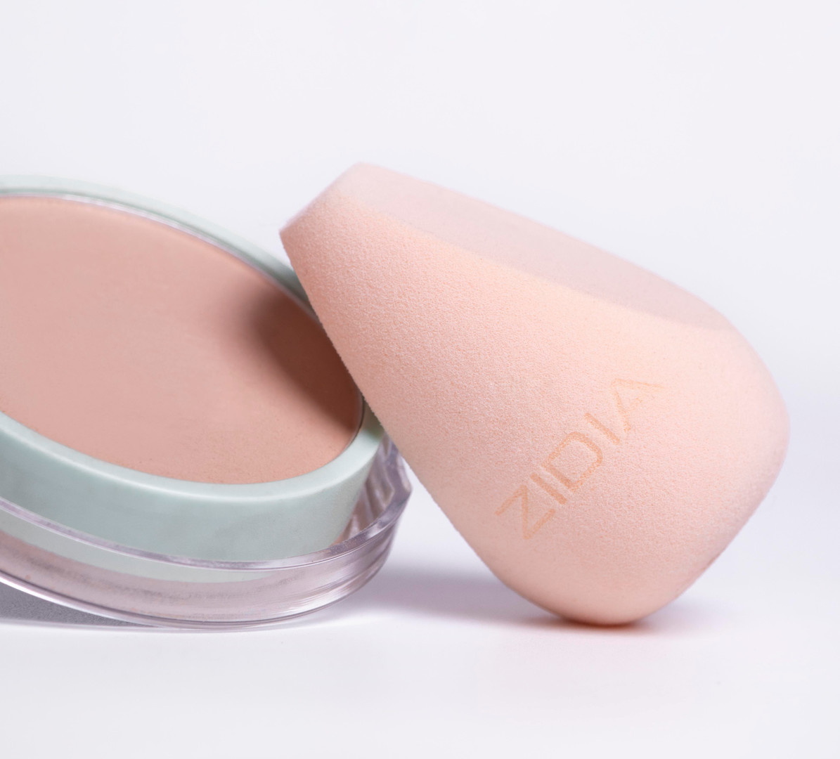 Спонж ZIDIA MakeUp Blender "Lia", лепесток, персиковый в коробочке (без латекса) Спонж ZIDIA MakeUp Blender "Lia", лепесток, персиковый в коробочке (без латекса)