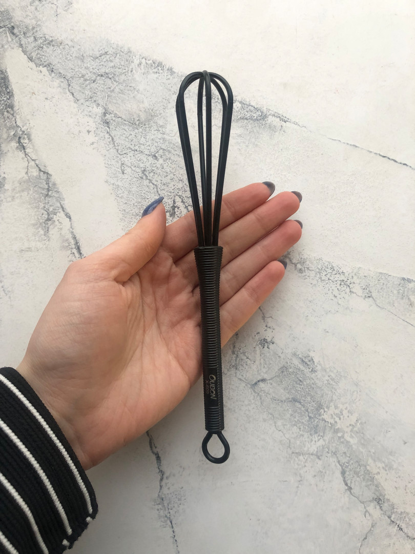 Mixing whisk, black