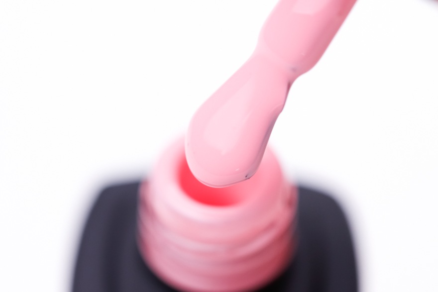 MOON FULL color Gel polish No. 605 gel-varnish (pale pink, translucent), 8 ml