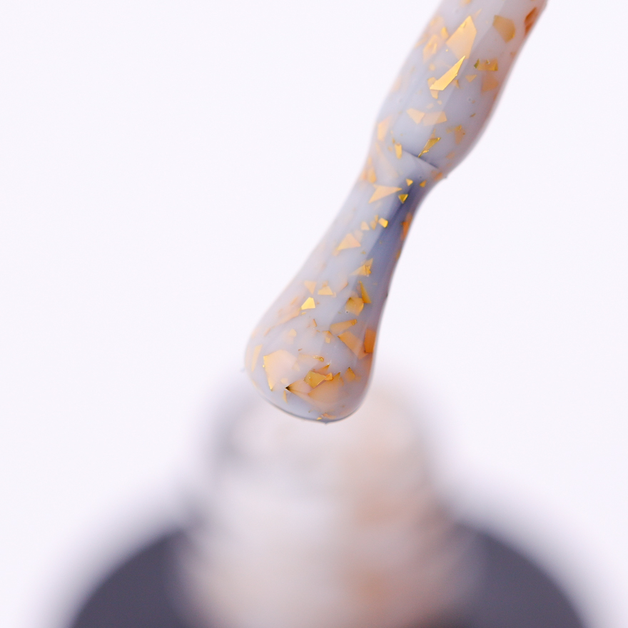 SAGA professional LEAF BASE 4 (milky with gold leaf), 8 ml
