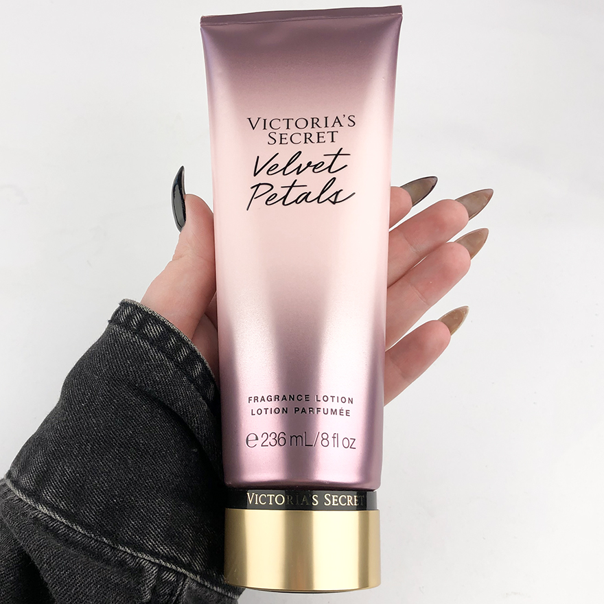 Victoria's Secret Body Lotion Velvet Petals, 236 ml