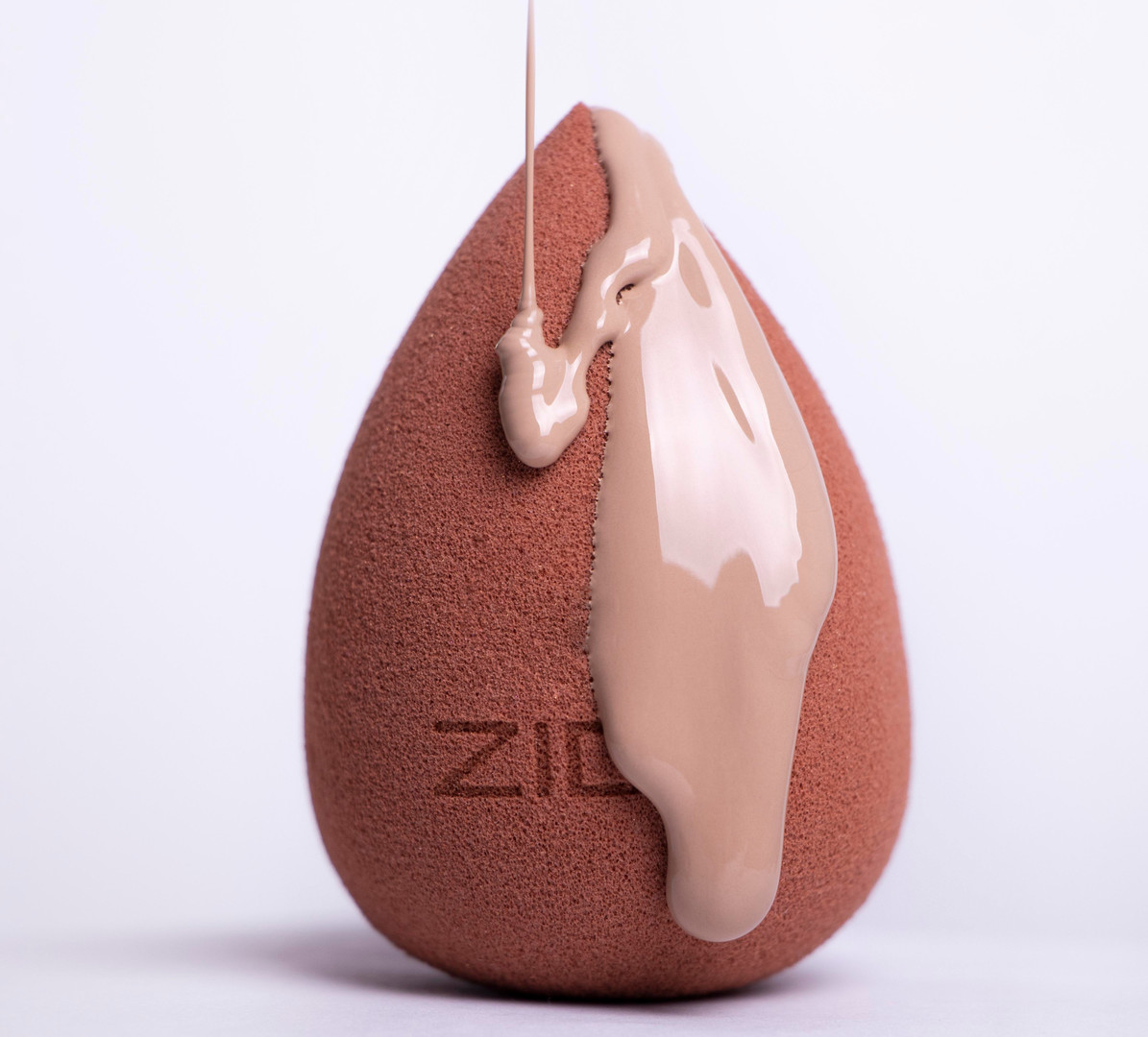 Спонж ZIDIA MakeUp Blender "Adele", капля, шоколадный в коробочке (без латекса)