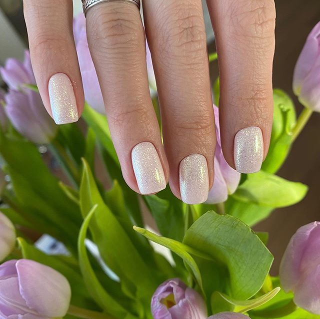 Gel Polish Komilfo DeLuxe Series G012 (pearl white, micro shine), 8 ml.