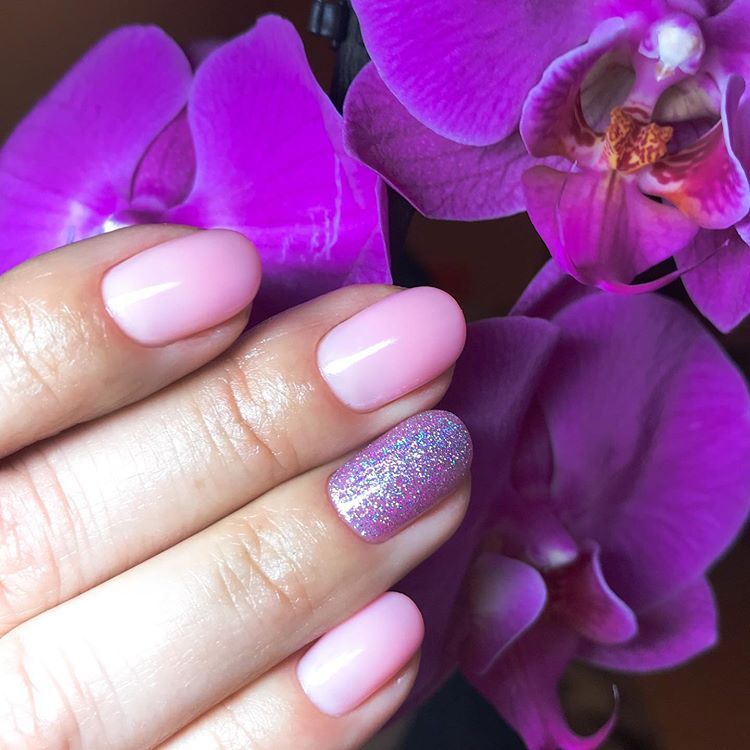Gel varnish Komilfo DeLuxe Series G018 (lilac, holographic micro-shine), 8 ml.