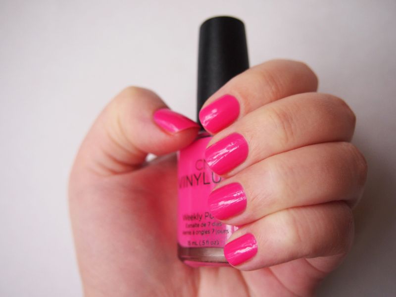 Лак CND Vinylux Weekly Polish - 121 Hot Pop Pink (рожева фуксія, емаль), 15мл