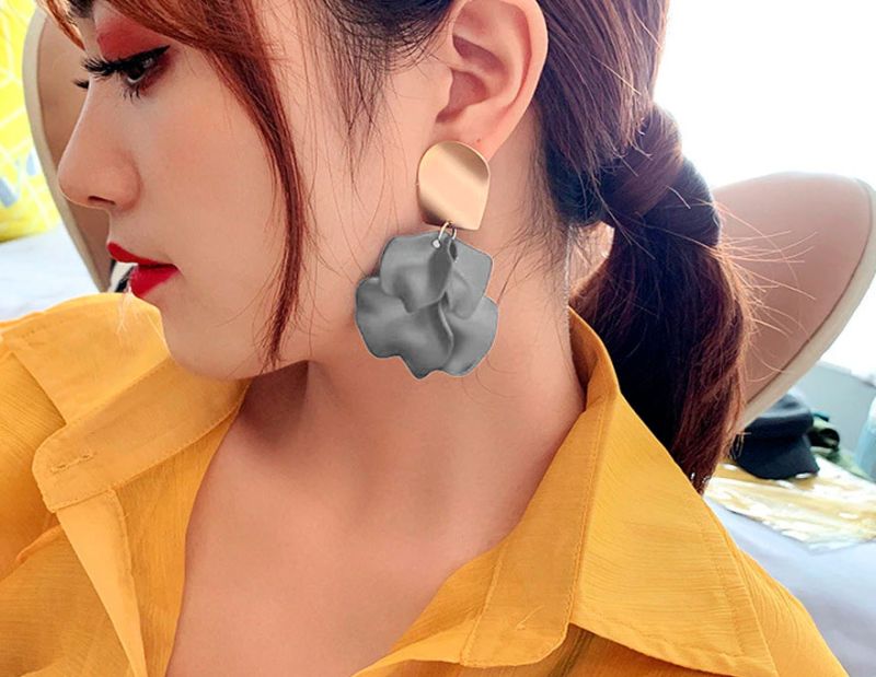 Earrings with acrylic petals, gray with gold, 7 cm