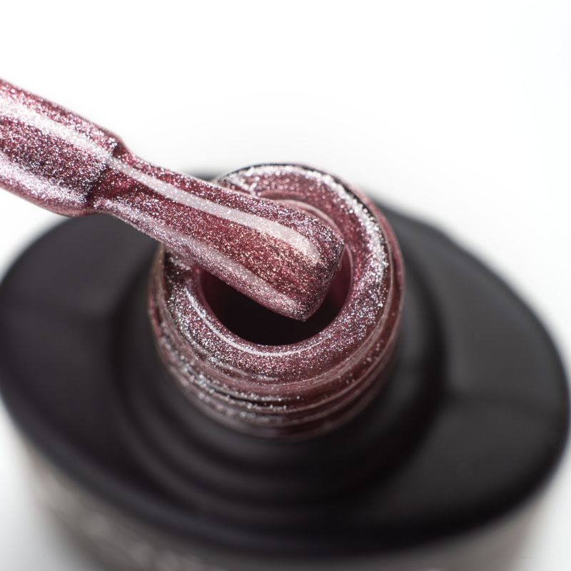 Komilfo 9D Cat's eye Nude 002 gel varnish (pink, magnetic), 8 ml.