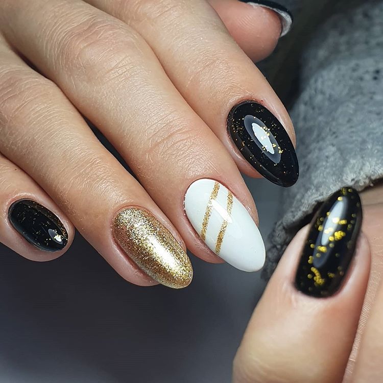 Gel Polish Komilfo DeLuxe Series G009 (bright gold, rich micro-shine), 8 ml