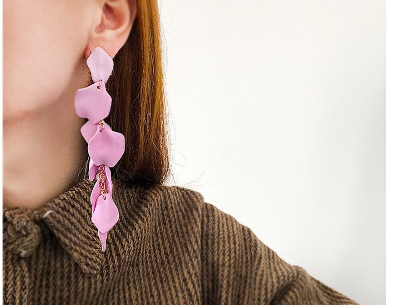 Серьги с акриловыми лепестками, нежно-розовые на цепочке, 11,5 см