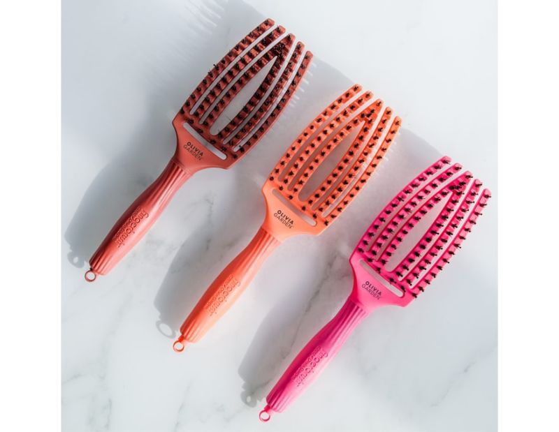 Olivia Garden Massage brush with natural bristles Finger Brush Combo Medium Crimson