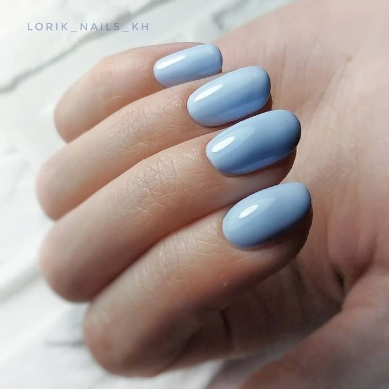 Kira Nails gel-varnish No. 132 (light blue, enamel), 6 ml